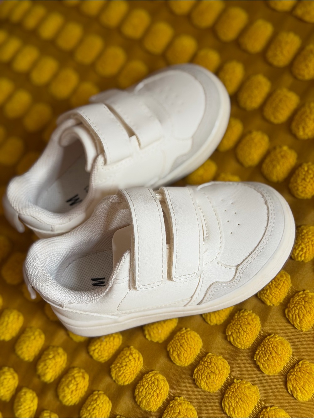 H&M baby sneakers / Size 5.5
